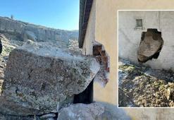Yamaçtan yuvarlanan kaya eve girdi