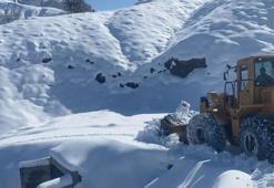 Batman Sason'da 19 yerleşim yerinin yolu kardan kapandı