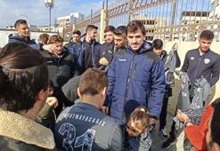 Amedspor ile İskenderunspor maç öncesi depremzedelerle buluştu