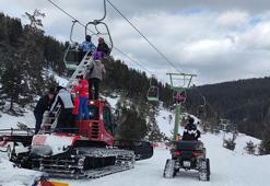 Kartalkaya'da tatilciler, telesiyejde mahsur kaldı