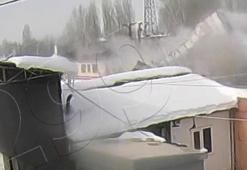 Hemzemin geçitte trenin TIR’a çarptığı kazanın görüntüleri ortaya çıktı