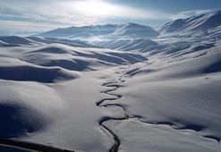 Van'da mendereslerin kış güzelliği
