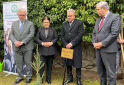 Pakistan Büyükelçiliği'nde depremde hayatını kaybedenler için fidan dikildi