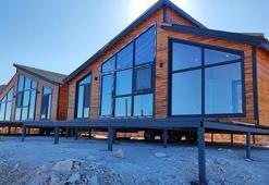 Karaburun'da ünlü oyuncuların tiny house'ları kaldırıldı