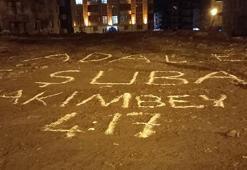 Malatya'da 78 kişinin yaşamını yitirdiği Hakimbey apartmanı arsasında duygusal anma