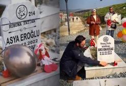 Depremde ölen çocukların mezarlarına oyuncak bıraktılar