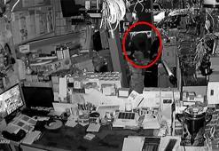 Küçükçekmece'de elektrik malzemeleri satılan dükkana giren hırsızlara komşudan sandalyeli müdahale