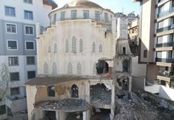 Üsküdar'da riskli olduğu belirlenen caminin yıkımına başlandı