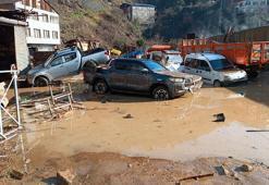 Vali Ünsal: Borçka’daki sel ve heyelan sonrası 21 konut tedbir amaçlı boşaltıldı