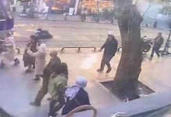 Sultanahmet'te tramvayın yayaya çaptığı anlar kamerada