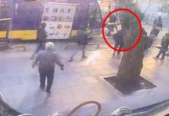 Sultanahmet'te tramvayın yayaya çarpma anı güvenlik kamerasına yansıdı