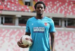 Sivasspor, Queensy Menig ile 2,5 yıllık sözleşme imzaladı