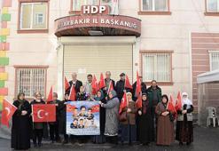 Evlat nöbetindeki aileler, ‘Gara Şehitleri’ni andı