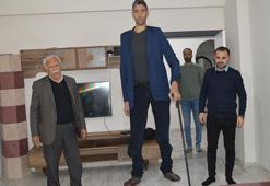 ‘Dünyanın en uzun boylu adamı’ Sultan Kösen, 15’inci yılda da ünvanını korudu