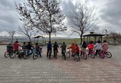 Cumhuriyetin 101’inci yılında 101 bisikleti depremzede çocuklarla buluşturdular