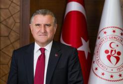 Bakan Bak’tan milli halterciler Cansu Bektaş ile Gamze Altun’a tebrik