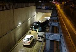 Antalya'da sağanak sonrası trafiğe kapatılan tünelde bir de otobüs mahsur kaldı