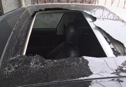 Avcılar'da akraba ziyaretine gelen ailenin aracının camları kırıldı