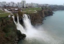 Çamur gibi akan Düden Şelalesi'nde kirlilik azaldı
