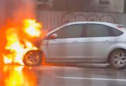 Çekmeköy'de seyir halindeki otomobil alev alev yandı