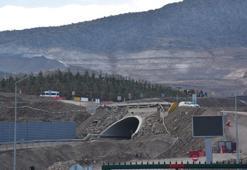 Maden sahasında toprak altında kalan 9 işçiyi arama çalışmalarında 4'üncü gün