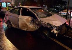 Ataşehir'de, panelvan ile otomobil çarpıştı: 1'i ağır 2 yaralı