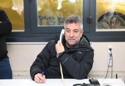 Şile Belediye Başkanı İlhan Ocaklı taksi durağında telefon başına geçti