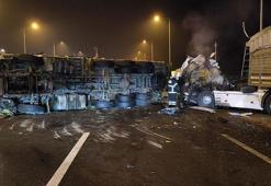 Otoyolda TIR, patates yüklü kamyona çarptı: 2 yaralı