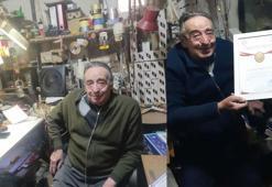 Elektrik mühendisi, 50 yıllık birikimi olan malzemeyi meslek lisesi öğrencilerine bağışladı