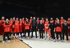 Bakan Bak’tan A Milli Erkek Basketbol Takımı’na destek