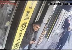 Gaziosmanpaşa'da üvey annesini sokak ortasında başından vurarak öldürdü