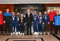 Mansur Yavaş, Avrupa şampiyonu güreşçi ve haltercileri kutladı