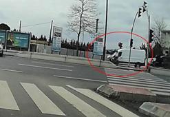 Minibüsün yaya geçidinde çarptığı motosikletlinin öldüğü kazanın görüntüleri ortaya çıktı