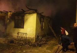 Düzce'de tek katlı ev alev alev yandı