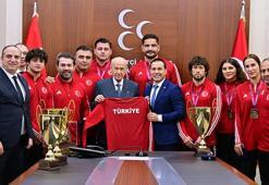 Bahçeli, Avrupa şampiyonu milli sporcuları kabul etti