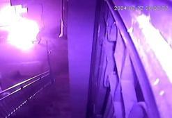 Barışmayı reddeden eski kız arkadaşının evini ateşe verdi, o anlar kamerada