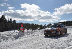 Kars'ta düzenlenen Kar Ralli Şampiyonası'nda ilk gün tamamlandı