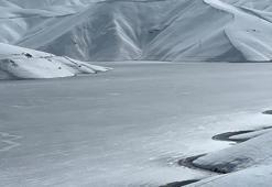 Dilimli Barajı'nın yüzeyi buz tuttu