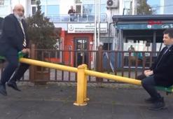 Ordu’da büyükşehir belediye başkan adayları parkta karşılaşıp tahterevalliye bindi