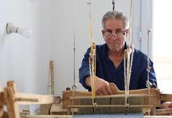 Asuri geleneklerini yaşatmak için köydeki evini atölyeye çevirdi