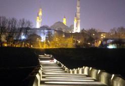 Edirne'de tarihi 2 köprü, 'güneş enerjisi' ile aydınlatılmaya başlandı