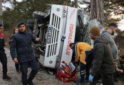 Bolu'da tatilcilerin taşındığı minibüs devrildi: 14 yaralı