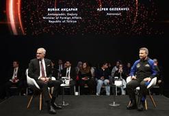 İlk Türk astronot Gezeravcı gençlerle buluştu