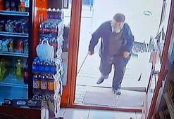 Bastonla bakkala gidip, dönüşte tartıştığı eşi ve oğlunu öldürdü