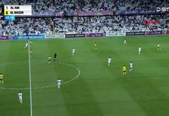 Al Ain - Al Nassr maçında top örümcek kameraya çarptı