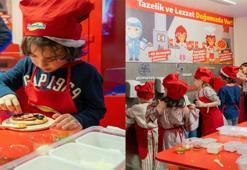 Çocuklar, ‘SuperFresh Pizza Şefleri Atölyesi’nde kendi pizzalarını hazırladı