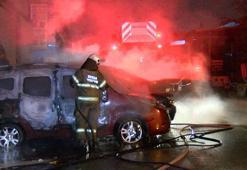 Bursa'da, oto tamirhanesinde çıkan yangın 4 araca sıçradı