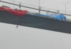 Kadın komandolar 15 Temmuz Şehitler Köprüsü’nden halatla indi