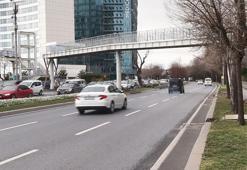 Bakırköy’de yarım üst geçit çevresinde tehlikeli geçiş
