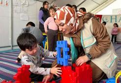 Gamze öğretmen konteyner kentte gönüllü eğitmenlik yapıyor